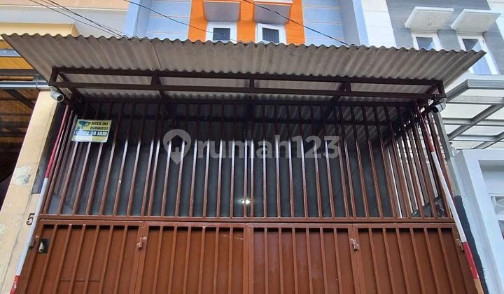 Latumenten Rumah Hadap Timur Akses Mudah ke Latumenten Raya