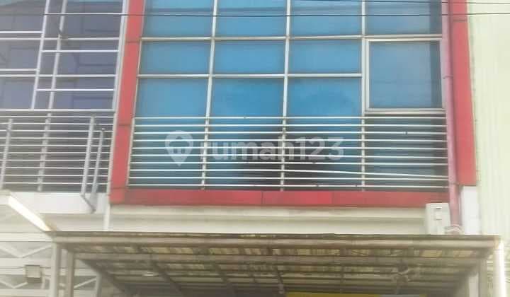 Taman Ratu Ruko di Jalan Utama Lokasi Ramai