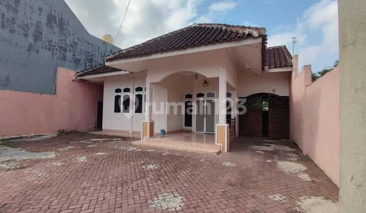 Rumah Bagus Pinggir Jalan Raya Dekat Rs