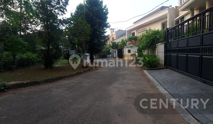 Land in the Elite Area of Permata Hijau