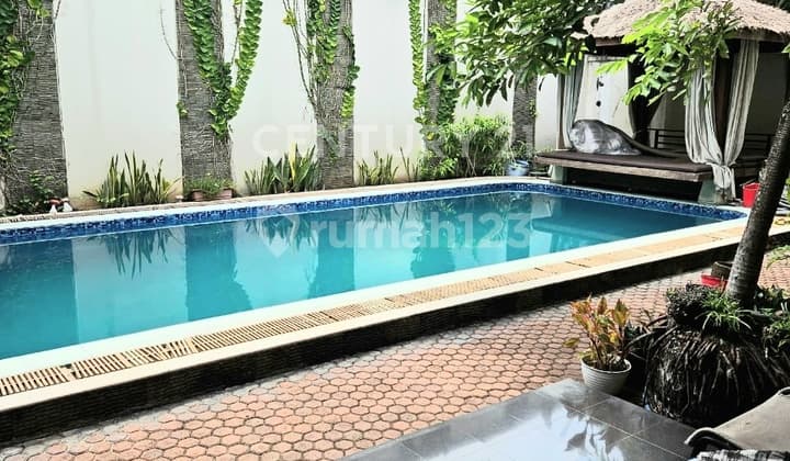 RUMAH HOEK MEWAH DI ALAM SUTERA DENGAN SWIMMING POOL