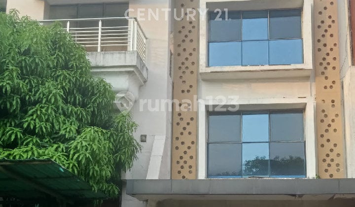 Rumah Lokasi Strategis Dekat Sekolahan ,Sport Center Dijual