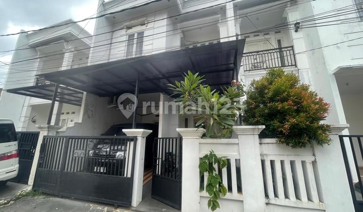 Rumah Siap Huni Bangunan Modern Lokasi Strategis Pondok Kelapa