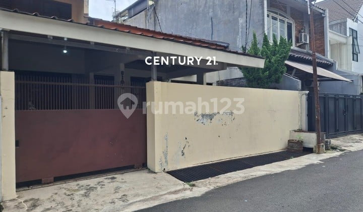 Cipete Dijual Rumah Lokasi Strategis 2 Lantai dan Siap Huni