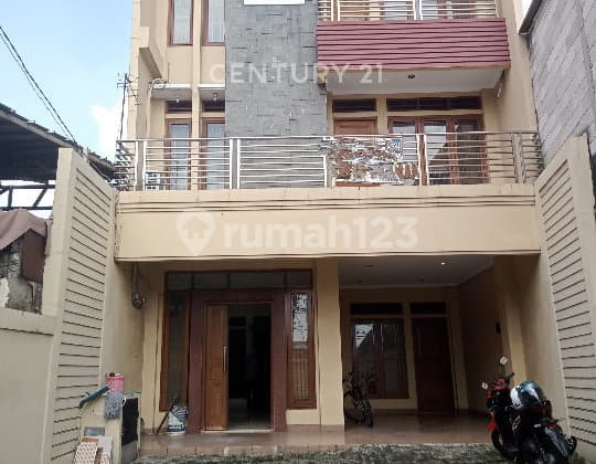 Rumah Kokoh 3 Lantai di Utan Kayu bisa Buat Kantor