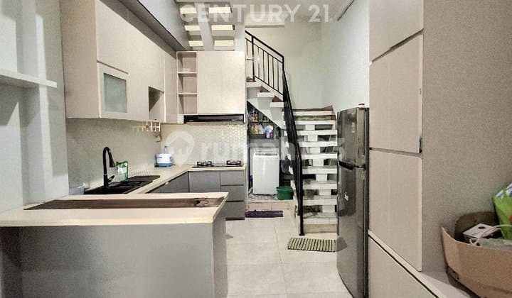 Rumah Minimalis 2 Lantai dengan Balkon dan Bebas Banjir