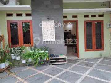 Dijual Rumah 2 Lantai, Strategis di Perumahan Duren Sawit, Jaktim