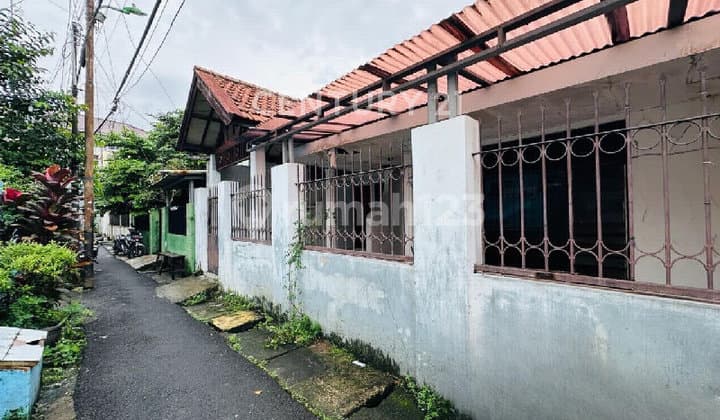 Old Cheap House Land Size 9.5X16.7M Near Mardani Raya Central Jakarta