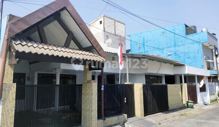 Rumah SHM di Darmo Permai Utara
, Surabaya