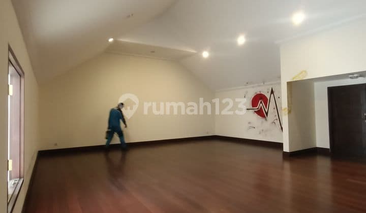 Di Jual Rumah Mewah 2 Lantai Di Sayap Dago