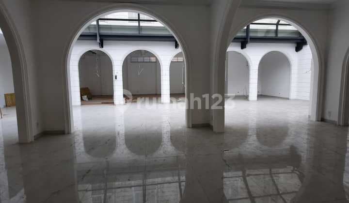 Rumah 3 Lantai Terawat Nyaman di Mainroad di Pasirkaliki