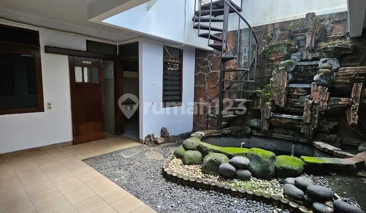 For Rent Large House Suitable for Office in Batununggal