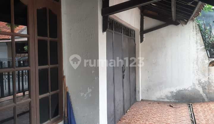 Old Model House for Sale on Margahayu Raya.