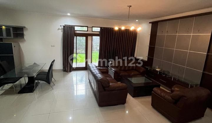 Disewakan Rumah 2 lantai + Furnished Setra Duta Residence