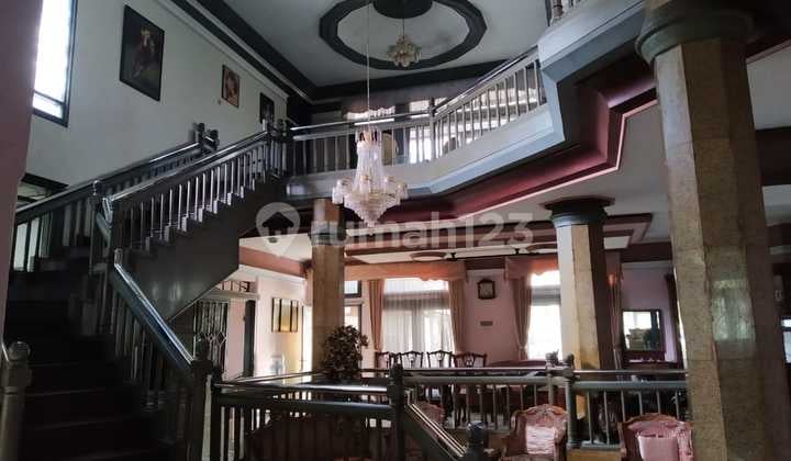 Rumah Besar dan Luas Pinggir Jalan Moh Toha Bandung