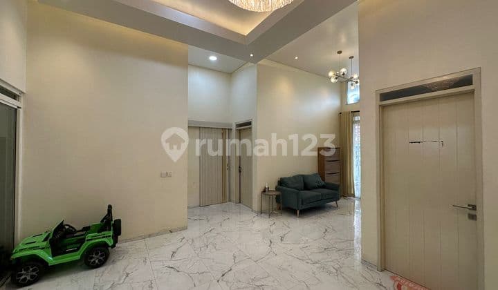 Disewakan Rumah Klasik di Kota Baru Parahyangan, Chandra Resmi