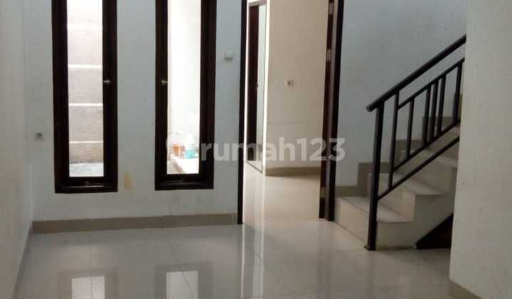 Disewakan Rumah Minimalis 2 Lantai di Turangga