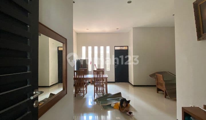 Dijual Rumah 2 Lantai Depan Taman di Grand Sharon