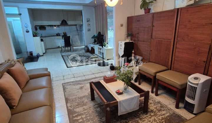Dijual Rumah Usaha Strategis di Hoek Area Buah Batu Turangga Bandung