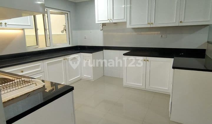 Mediterranean House on Boulevard, Neat and Ready to Move In