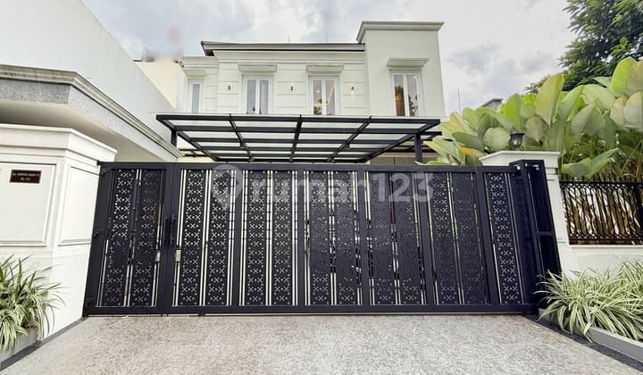 Good Deal! Rumah Cantik Area Tenang Jalan Lebar dengan Kolam Renang