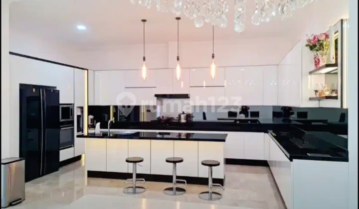 Rumah Mewah 3 Lantai Sutera Alba Alam Sutera Serpong Utara