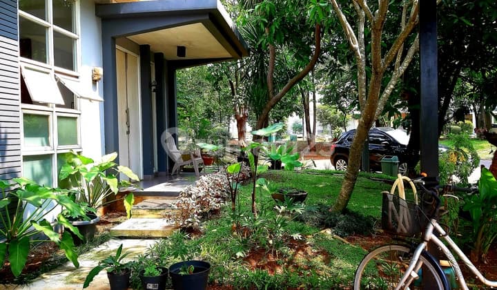 Cul-de-sac Hook House in Pavilion Residence BSD, South Tangerang.