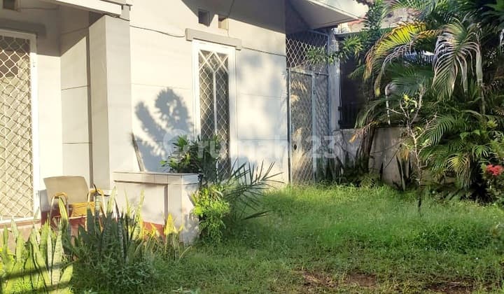 Rumah bisa untuk Usaha di Jalan Boulevard Kencana Loka, BSD Tangsel