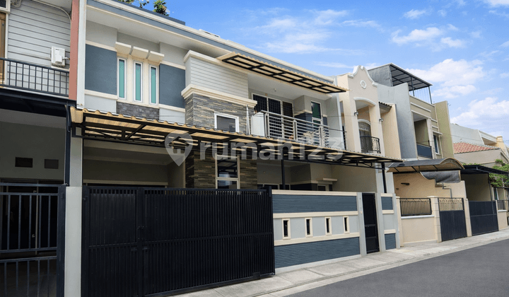 Rumah Siap Huni 3 Lantai Semifurnished di Tomang