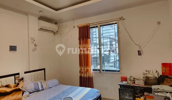 Rumah Siap Huni di Jelambar 3 Lantai Cocok untuk Tinggal dan Usaha