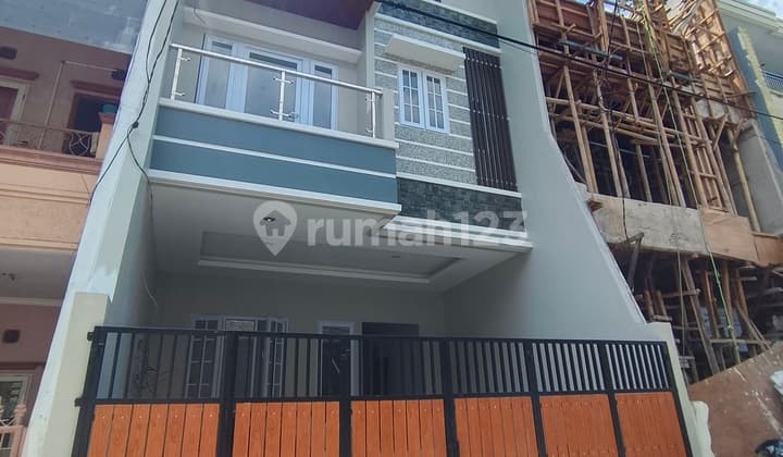 New 3.5-Storey House in Tomang, Width 6 Length 15