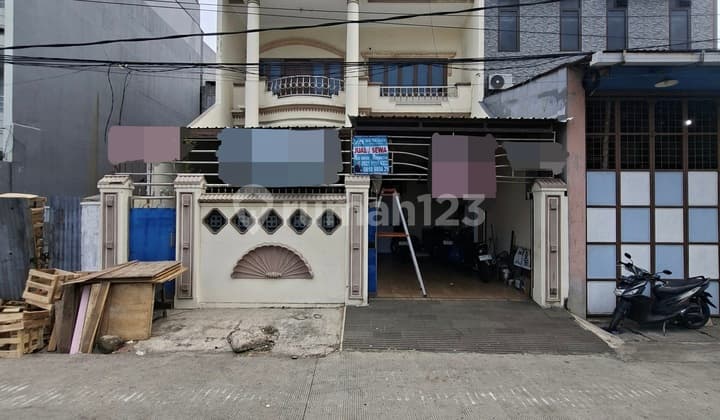 Tambora Area House in West Jakarta Suitable for Living and Business and Flood-Free