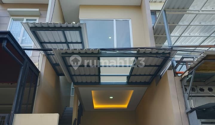 Modern Minimalist Townhouse 4 Floors in Taman Ratu