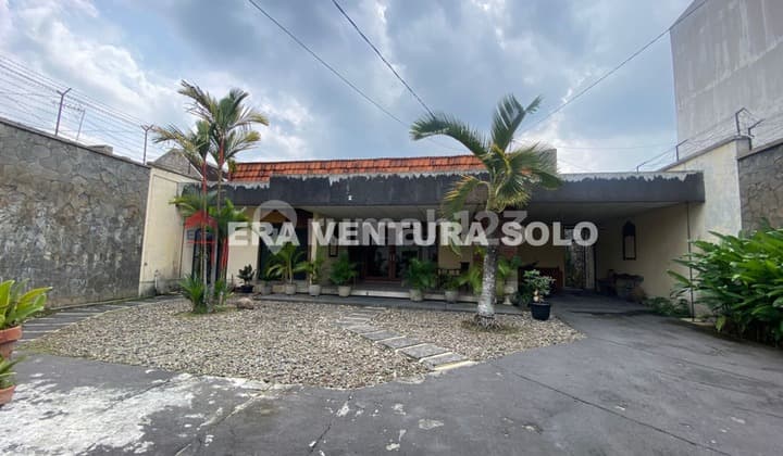 Rumah Mewah Strategis Laweyan Solo