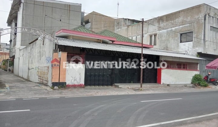 Rumah Dan Ruang Usaha Strategis Tengah Kota Solo