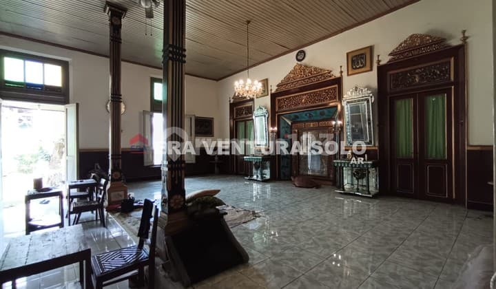Rumah Lama Terawat Strategis Laweyan Solo