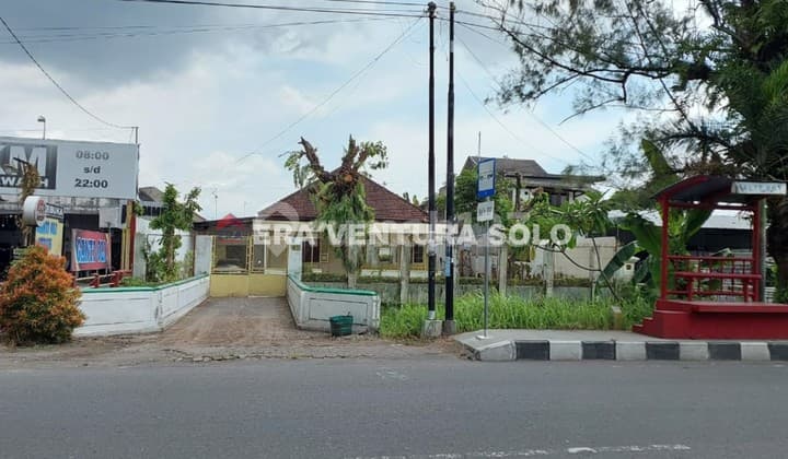 Rumah / Ruang Usaha Strategis Tipes Solo