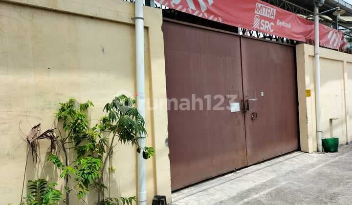 House and Strategic Warehouse in Jagalan Solo