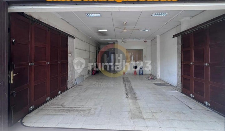 Disewakan Ruko Bagus 300 m2 SHM Brumbungan, Semarang