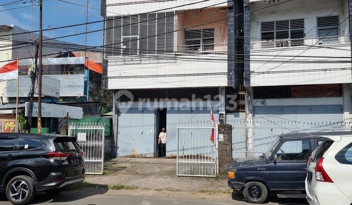 Ruku Tiga Lantai Jalan Poros Maccini Sawa Makassar