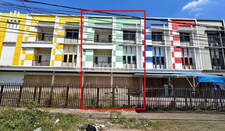 Ruko Siap Pakai Lokasi Poros Jalan Hertasning di Makassar