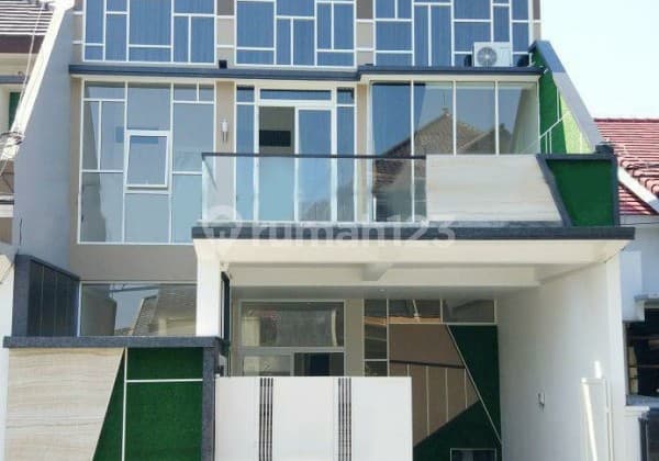Rumah Mewah Dijual di Perumahan Araya Malang Gmk02031