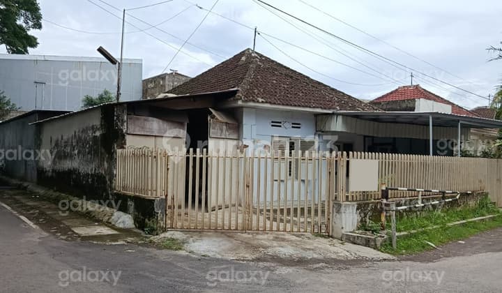 Rumah Hook Model Kolonial Daerah Klojen Malang GMK03702