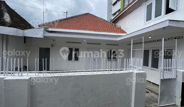 6-Bedroom House Near Ijen Area, Malang City Gmk03064