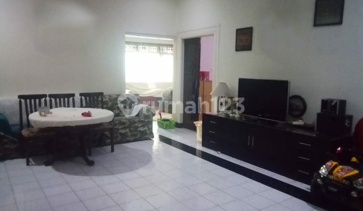 Rumah Mewah Tengah Kota Dekat Jalan Ijen Malang GMK00901RIB