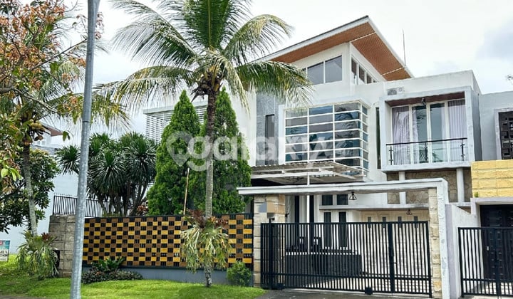 Rumah Raya Araya Golf Malang Kolam Renang Pribadi GMK03219 Rumah Raya Araya Golf Malang Kolam Renang Pribadi GMK03219