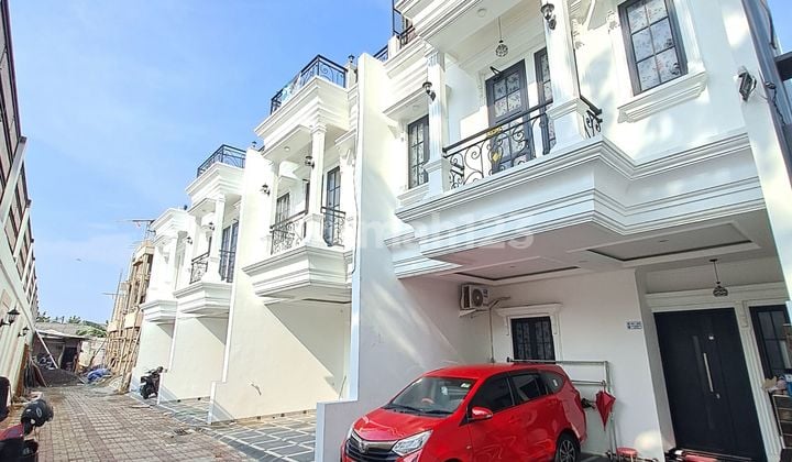For Sale Rooftop House in a Complex Near Depok Baru Station