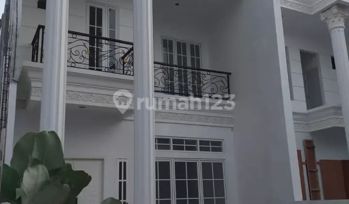 Dijual Rumah 2 Lantai Clasic Modern Dijual Murah di Jagakarsa