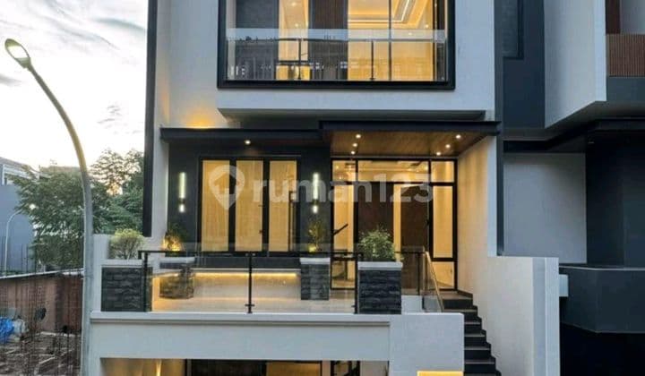 Contemporary Modern House in a Townhouse Near Cilandak, Jakarta
