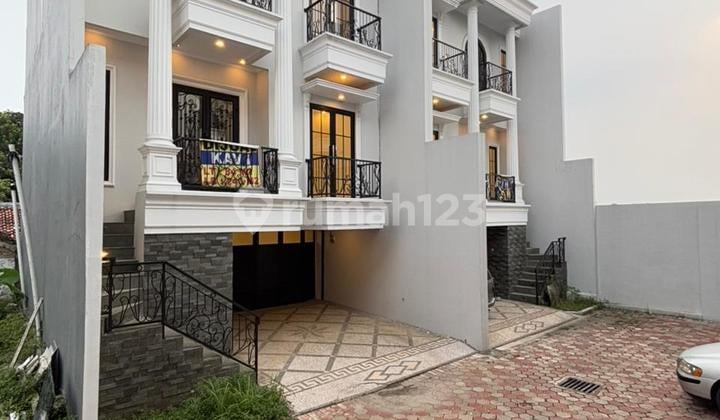 Dijual Rumah Classic Modern 3 Lantai Xsiap Huni di Jagakarsa
